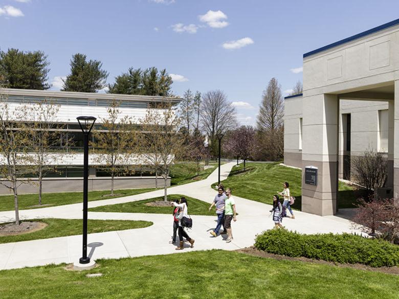 Students walking between Franco and Gaige buildings